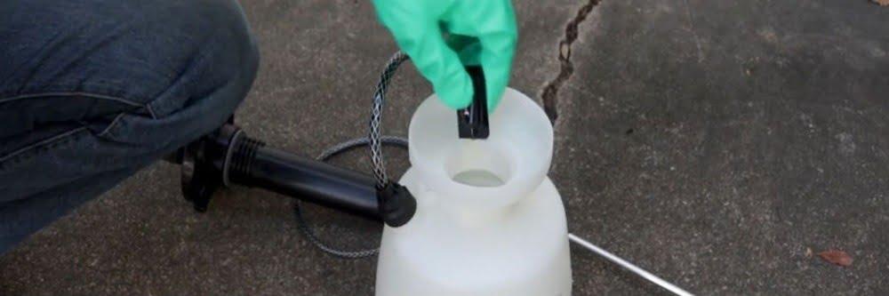 mixing_selective_herbicides_selective_lawn_weed_killer