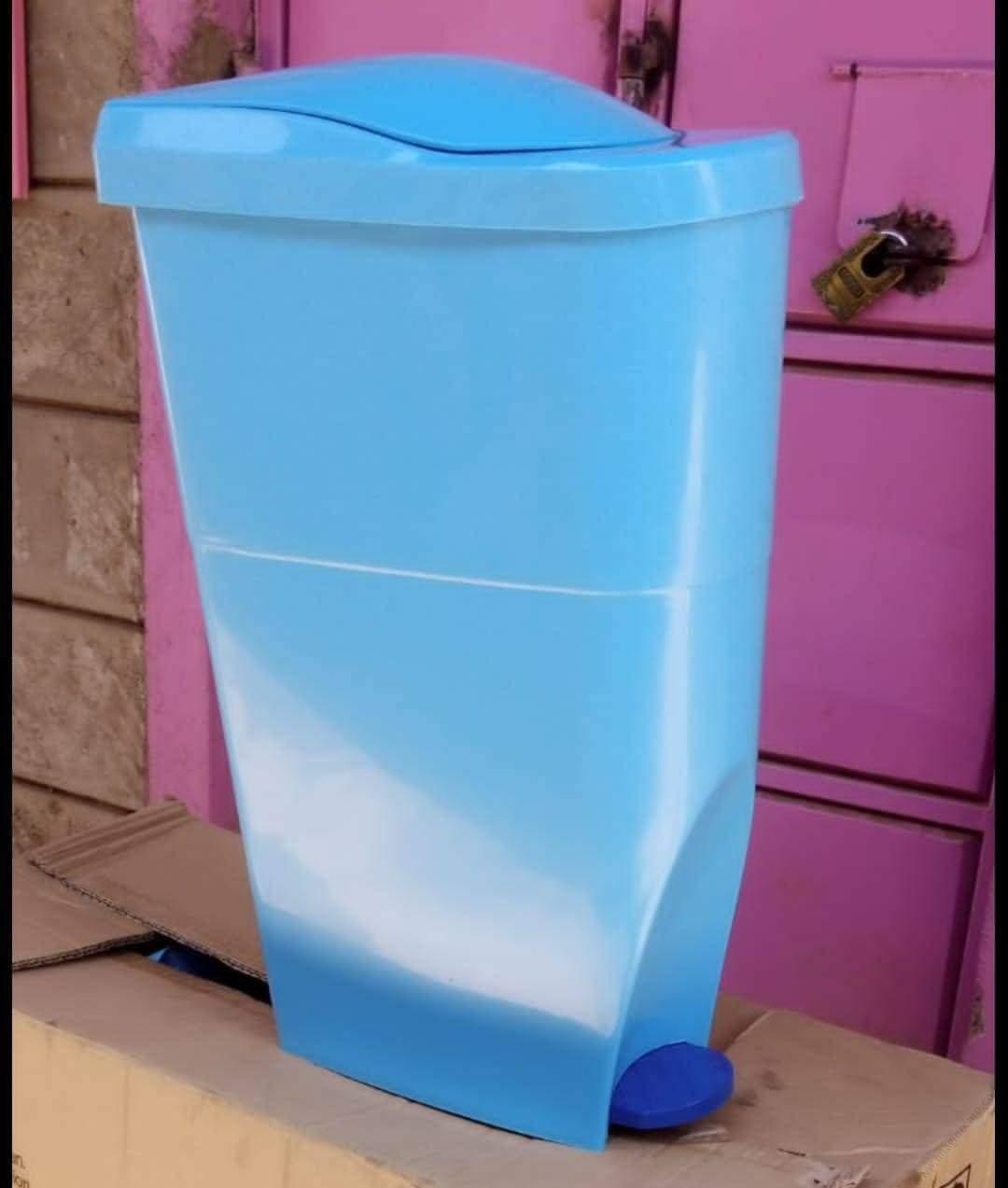 Sanitary Bin Sky Blue Pedal - 18ltr - Image 2
