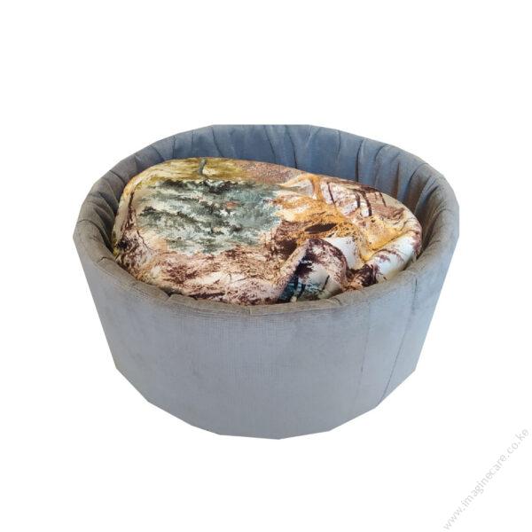 Circular and fluffy cat bed – grey color