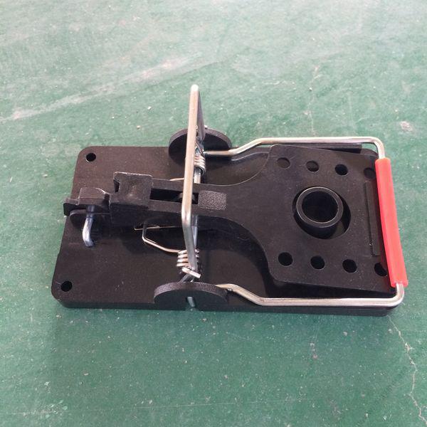 Rat-snap-trap-1